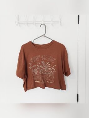Rust cropped graphic tee